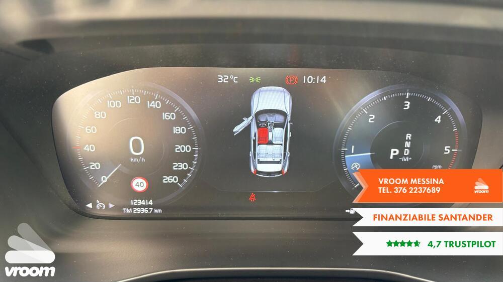 VOLVO XC40 (2017-->) XC40 D4 AWD Geartronic Mom...