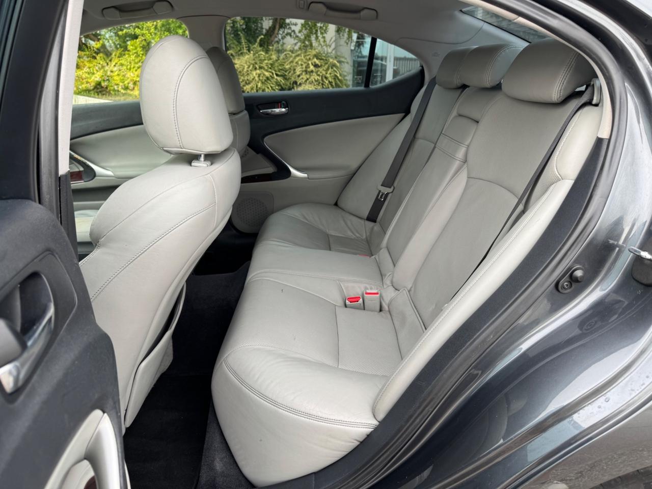 Lexus IS 220d 2.2 16V Luxury