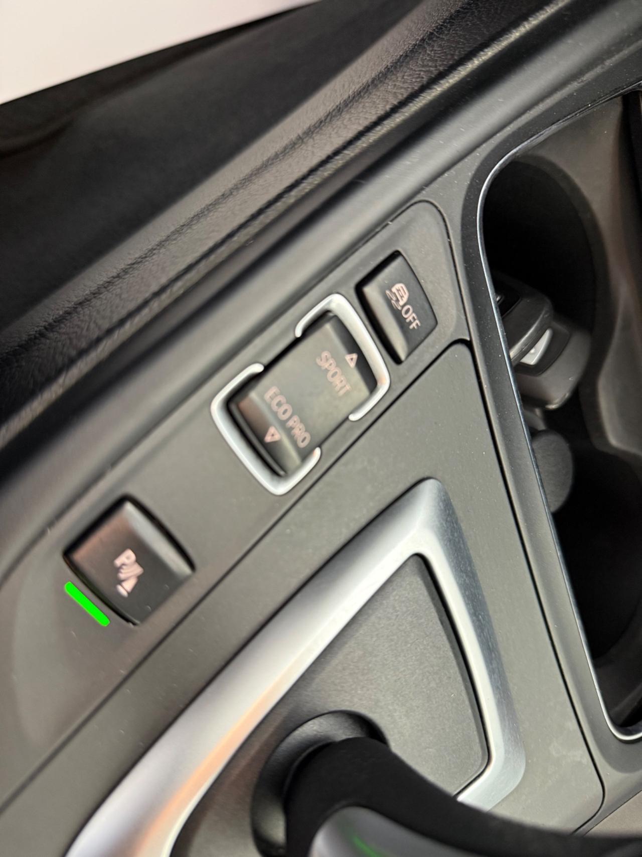 BMW 318d Business 143cv automatica