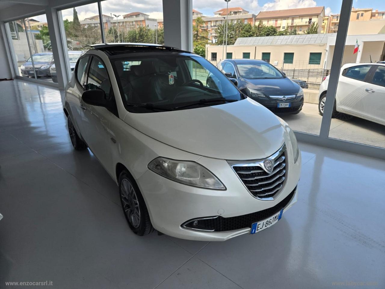 LANCIA Ypsilon 1.3 MJT 95 CV 5p. S&S Platinum TETTO APRIBILE