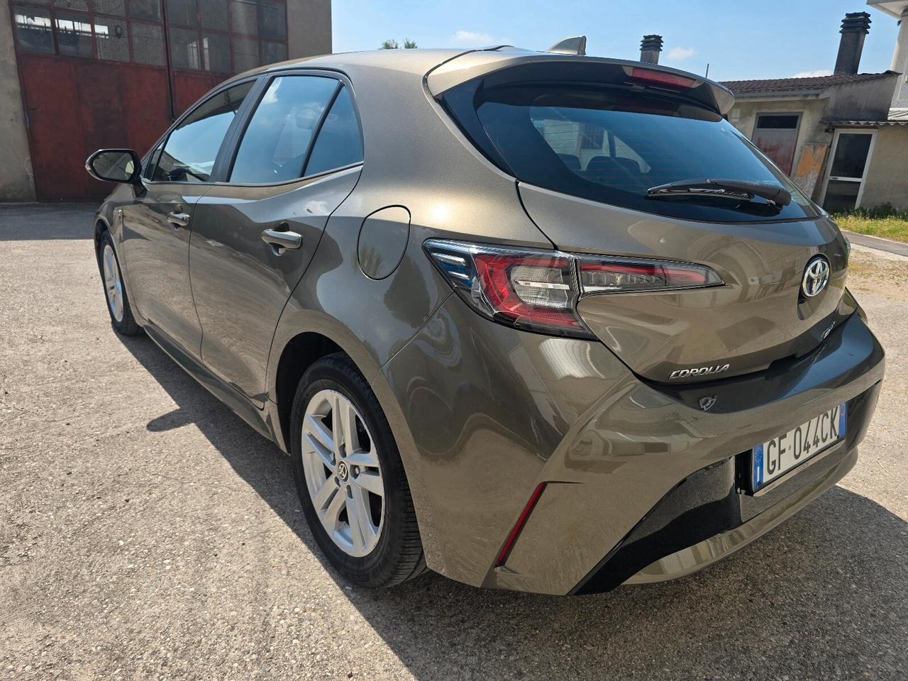 Toyota Corolla 1.8 Hybrid Business