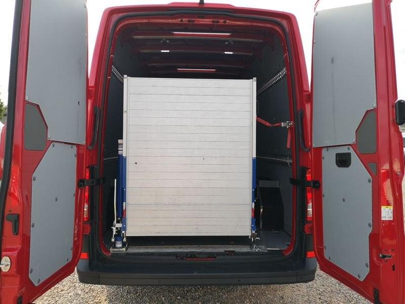 Volkswagen Crafter 35 2.0 TDI 140CV PL-TA Furgone con rampa per moto