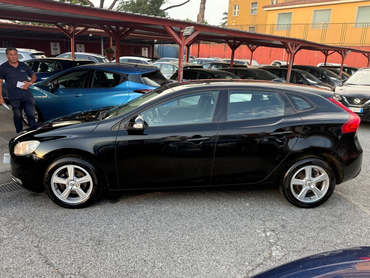 V40 D4 Momentum-unipro-rate-E6