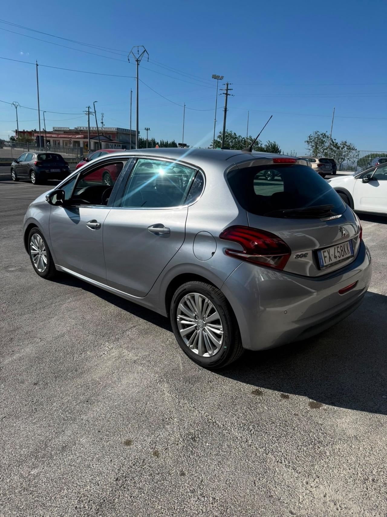 Peugeot 208 BlueHDi 100 S&S 5 porte Allure