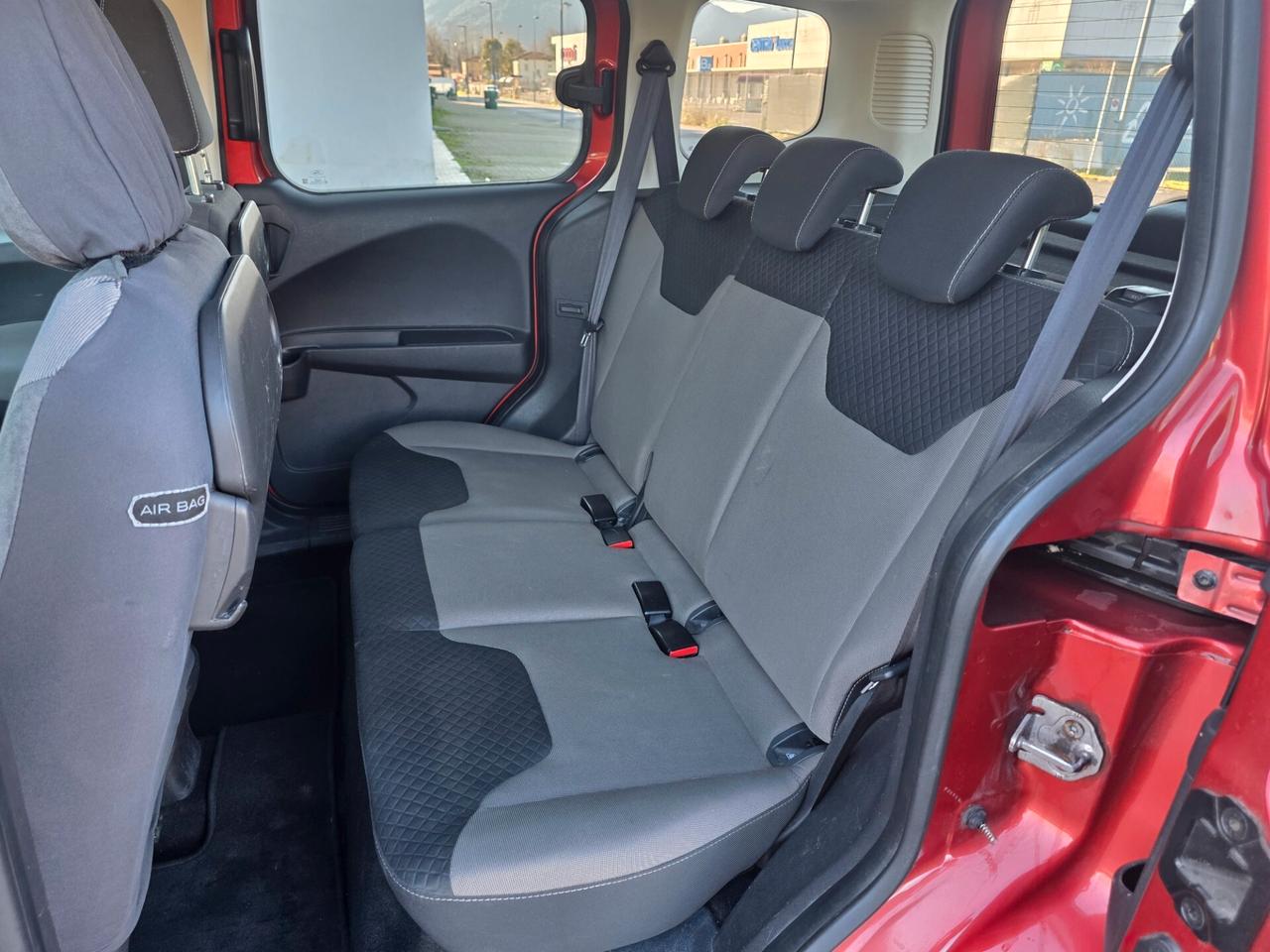 Ford Tourneo Courier 1.6 TDCI 95 CV Plus