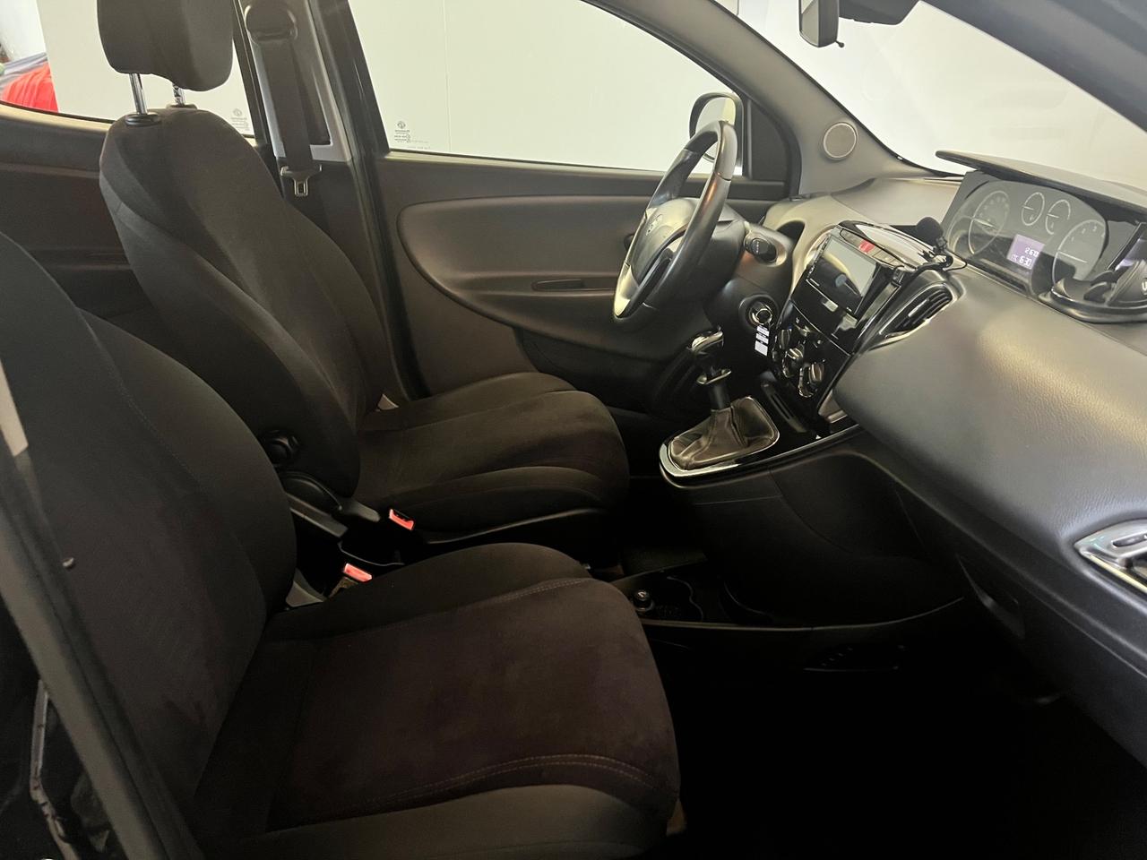 Lancia Ypsilon 1.2 69 CV 5 porte Gold