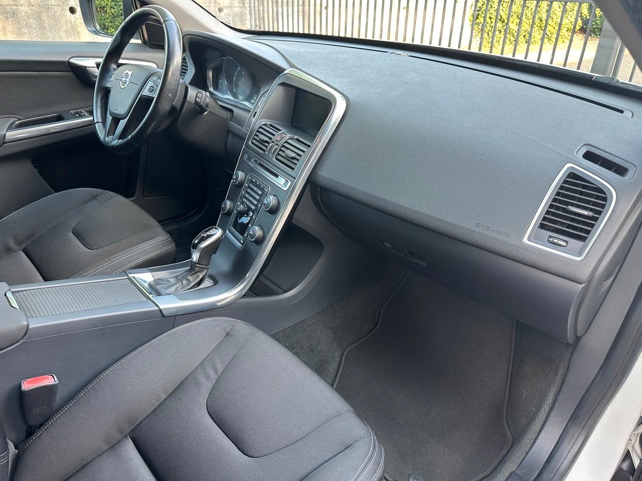 Volvo XC 60 2.4 D4 Momentum AWD 163CV Geartronic*EURO5*NAVI
