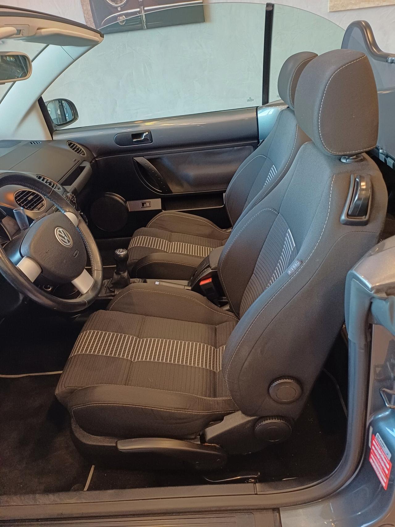 Volkswagen New Beetle 1.4 16V Cabrio Neopatentati