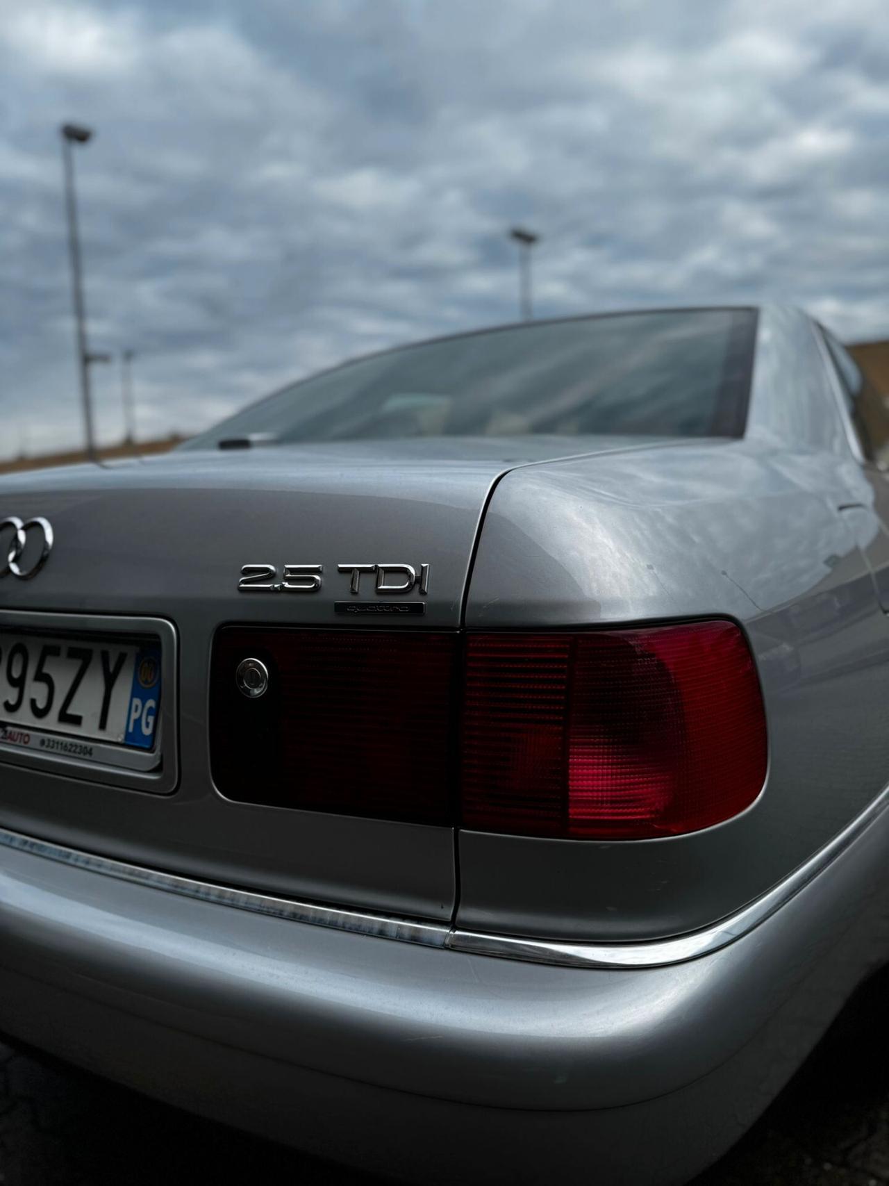 Audi A8 2.5 V6 TDI/180 CV cat quattro Tiptr.