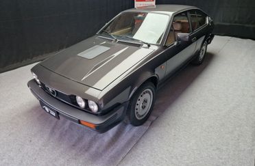 Alfa Romeo Alfetta GTV 6 2.5i ARIA CONDIZ. certif. ASI C.R.S.
