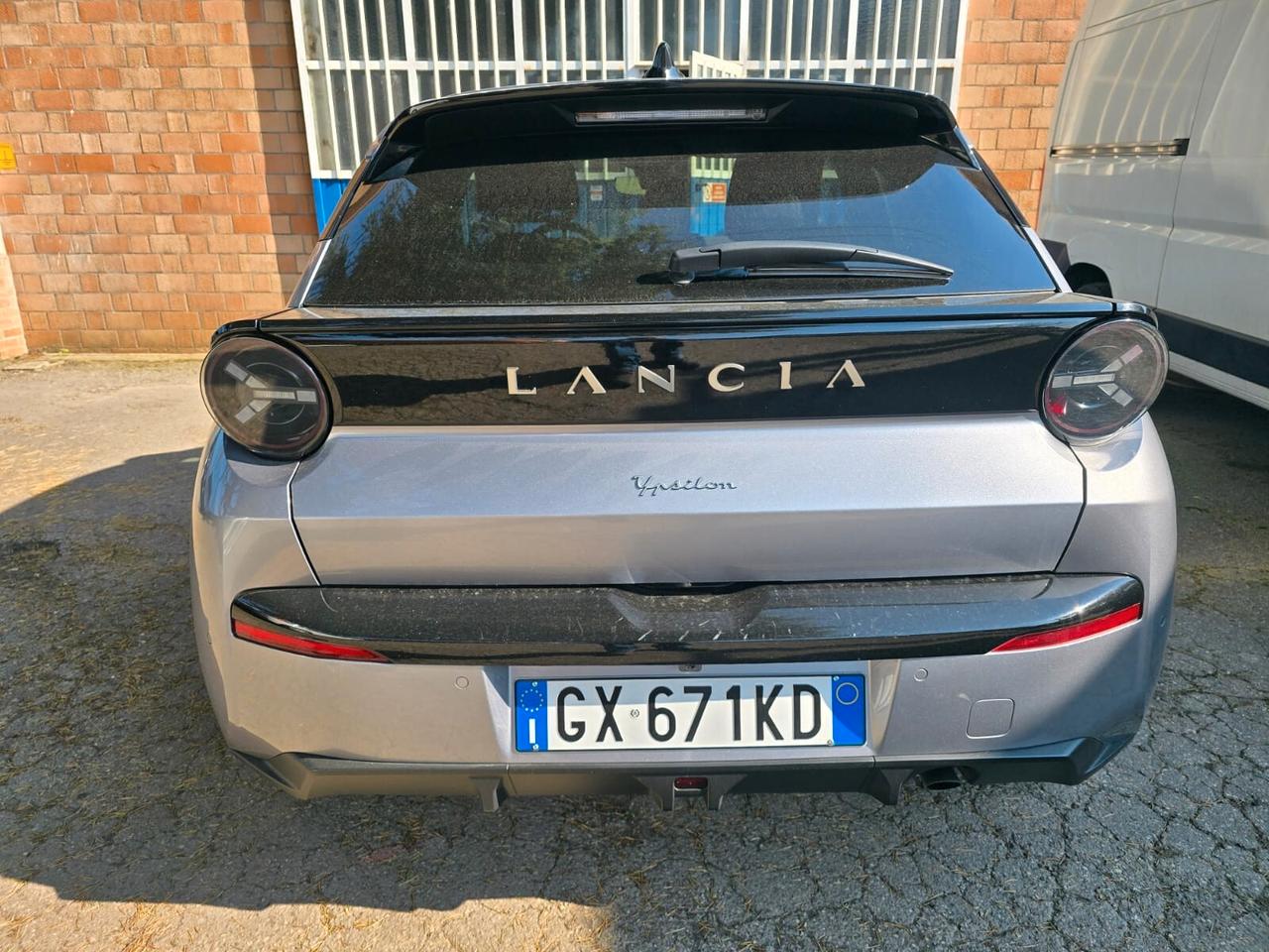 Lancia Ypsilon Hybrid e-DCT LX rate da 99,00