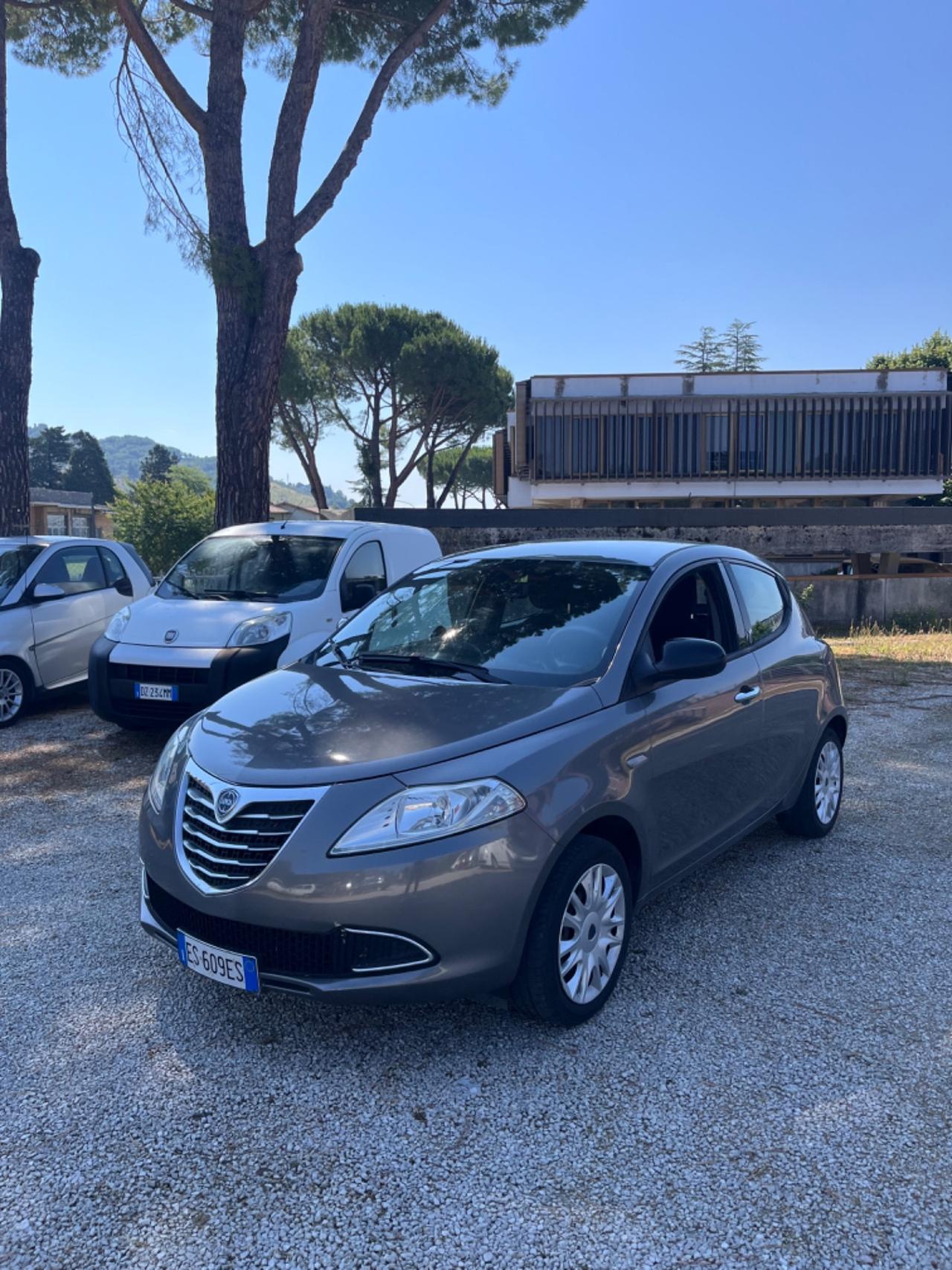 Lancia Ypsilon 1.2 GPL 69 cv 2014