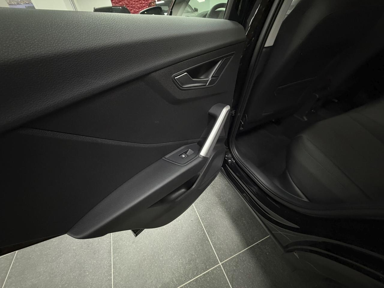 Audi Q2 35 TDI S-LINE S tronic Identity Black