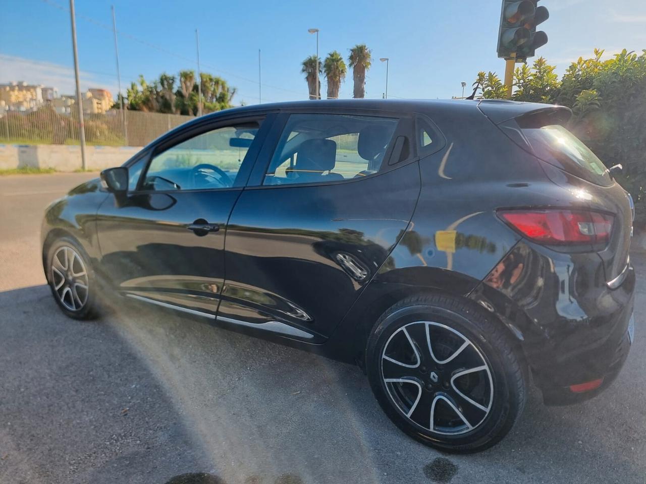 Renault Clio 1.5 dCi 8V 75CV 5 porte Live Automatico e con ausilio per disabili