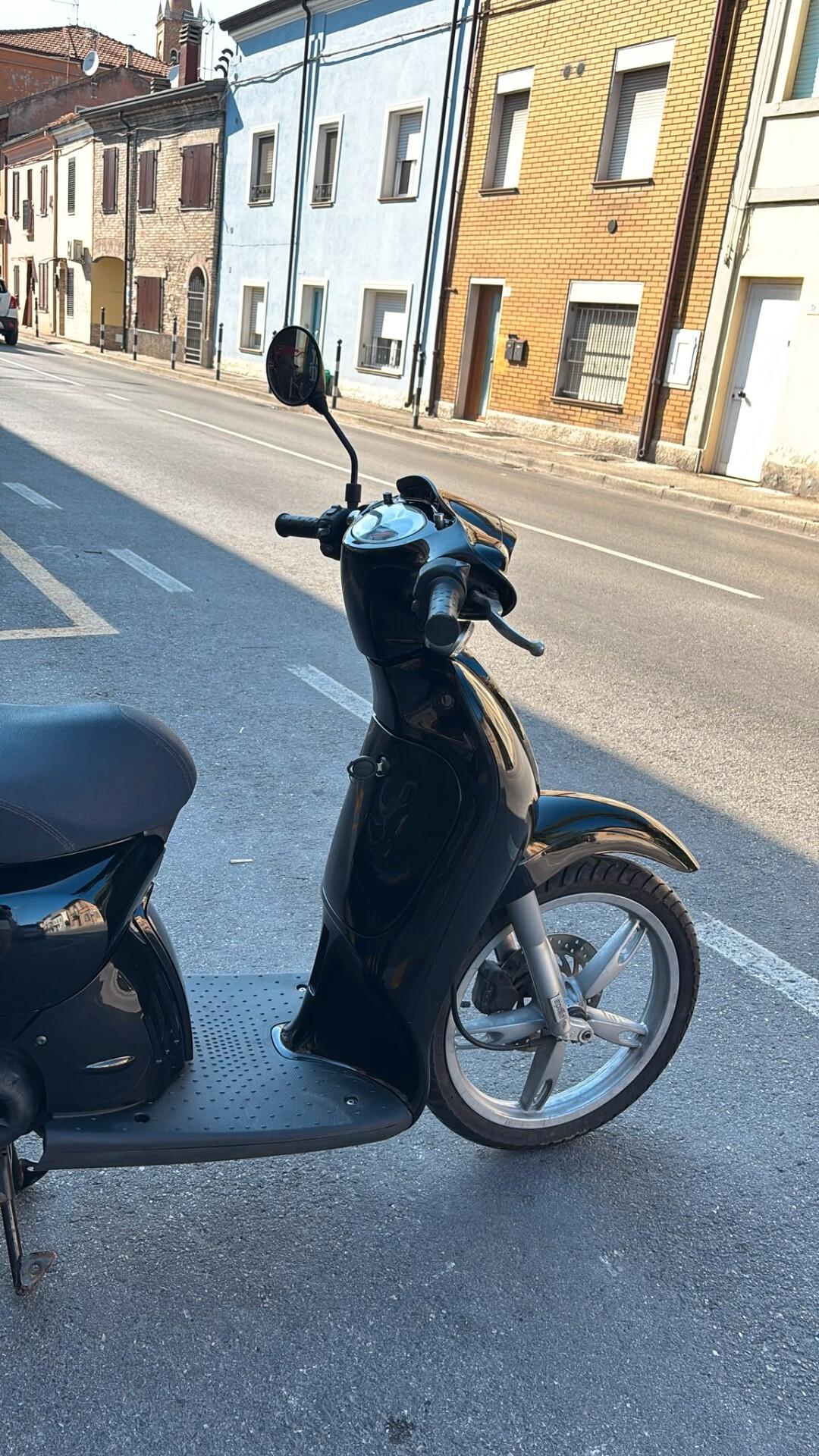 Aprilia Scarabeo 50 2T nero