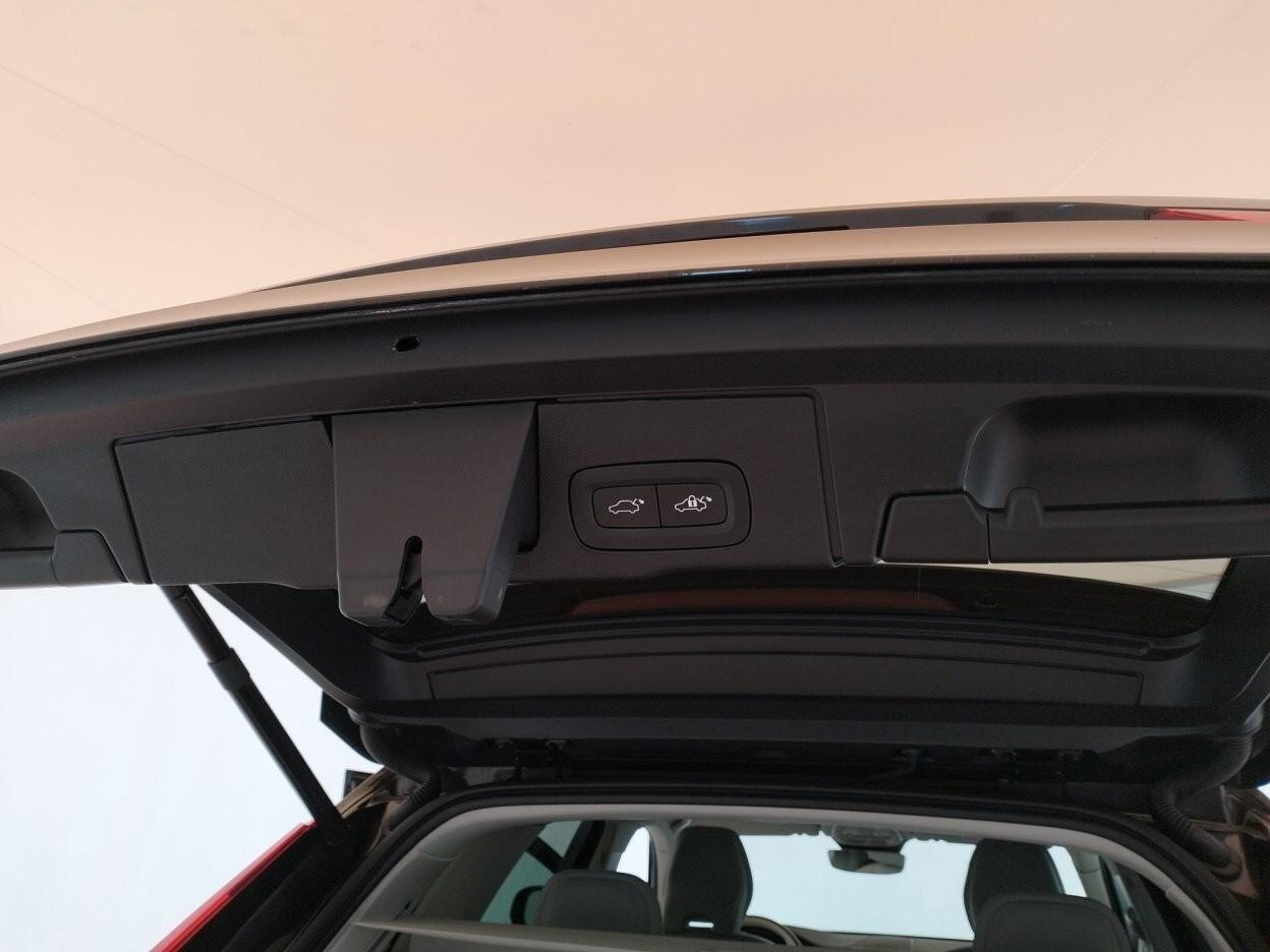 VOLVO XC60 2.0 b4 Plus Dark awd auto
