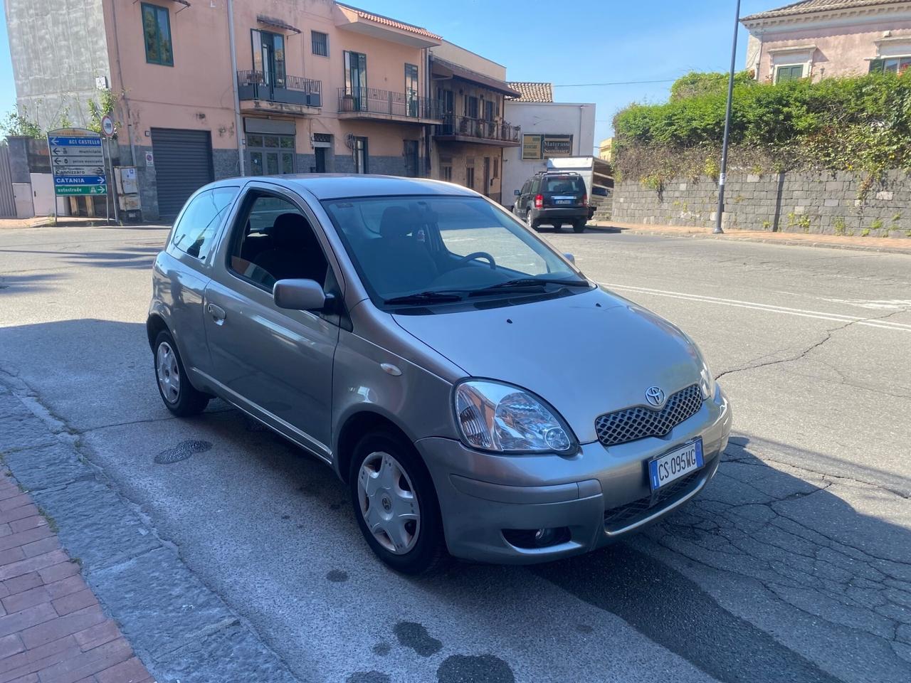 Toyota Yaris 1.0i 16V cat 3 porte Sol