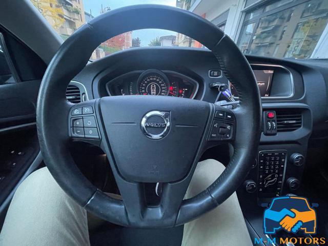 VOLVO V40 Kinetic con 12 mesi garanzia