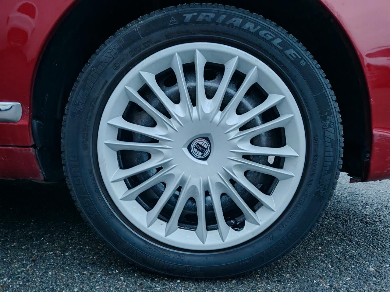 Lancia Ypsilon 1.4 Argento