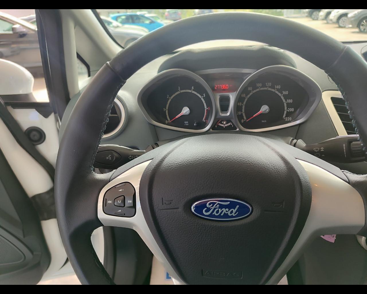 FORD Fiesta 6ª serie - Fiesta 1.4 5 porte Bz.- GPL Titanium