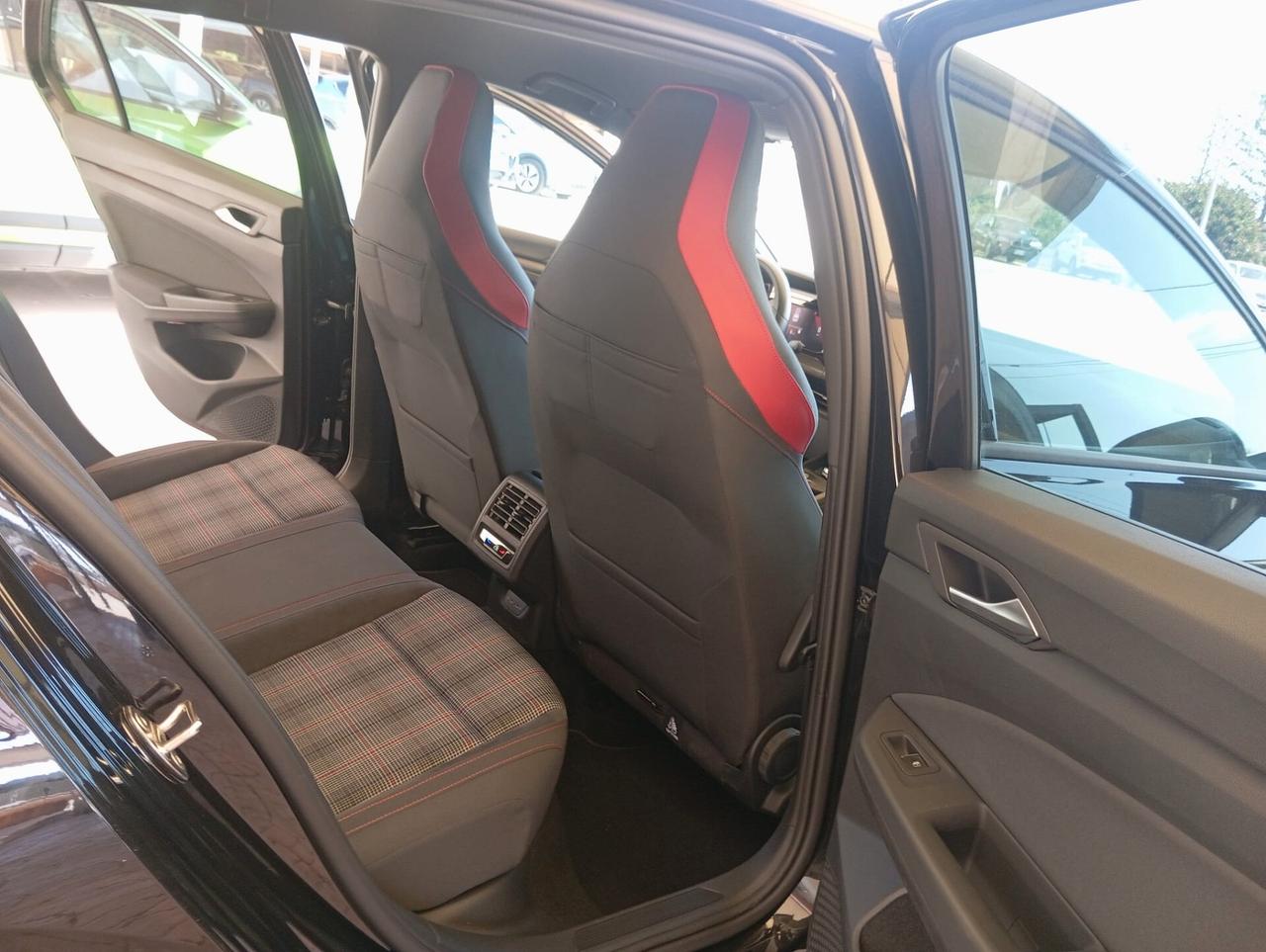 Volkswagen Golf GTI VIII 2.0 TSI
