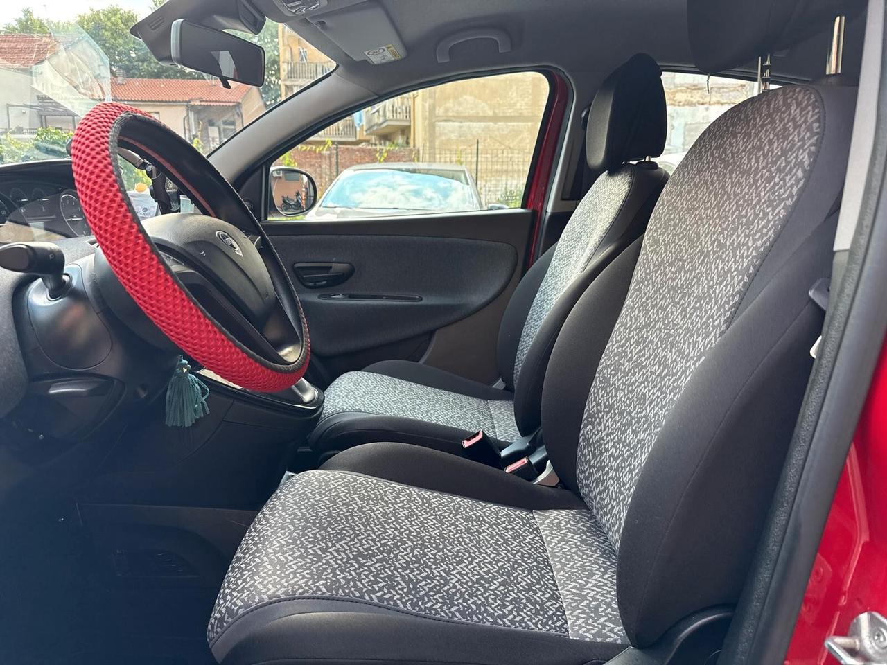 Lancia Ypsilon 1.2 69 CV 5 porte GPL Silver