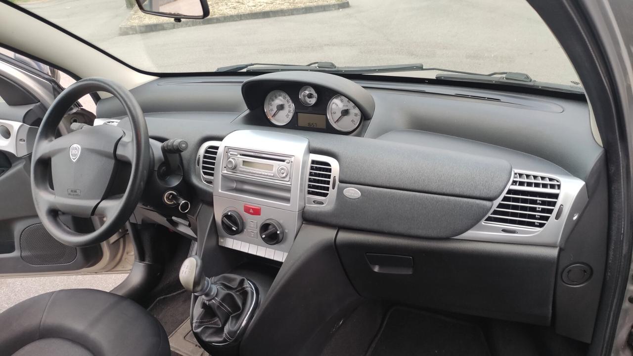 Lancia Ypsilon 1.2 69 CV SOLI 80000km NEOPATENTATI - 2011