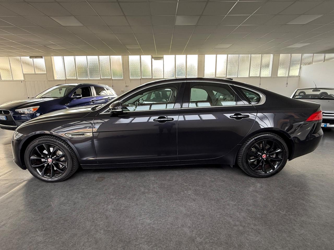 Jaguar XF 2.0 D 180 CV aut. Portfolio