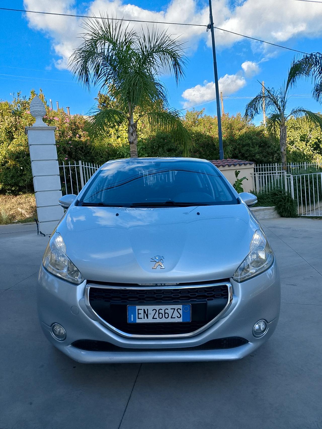Peugeot 208 1.4 HDi 68 CV 5 porte Allure