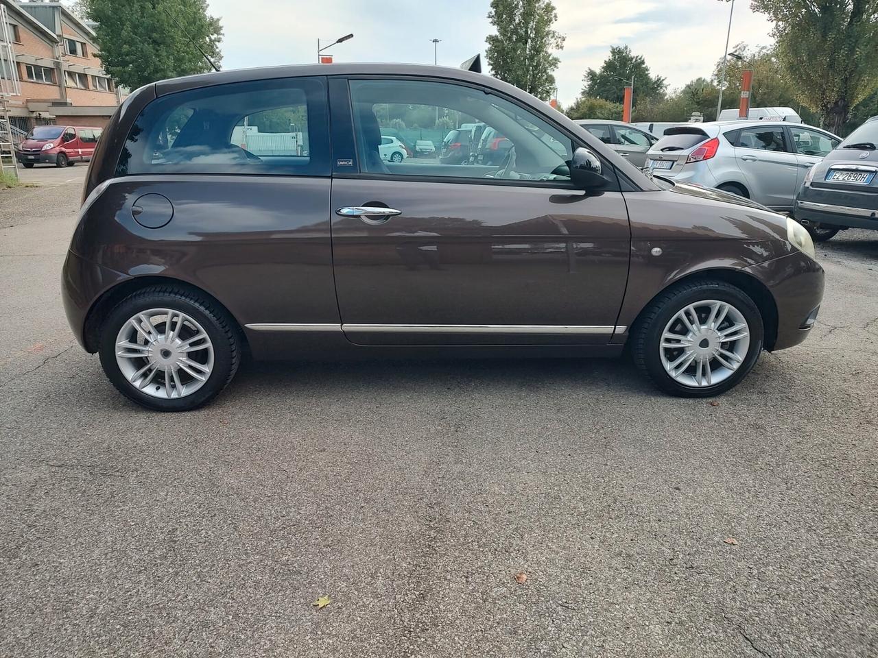 Lancia Ypsilon 1.2 69 CV 5 porte GPL Ecochic Platinum, benzina\gpl, OK NEOPATENTATI