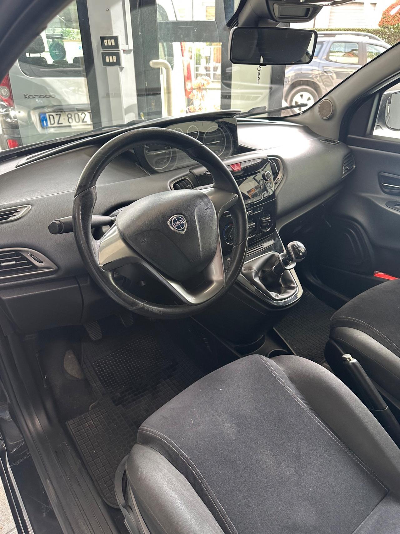 Lancia Ypsilon 1.2 69 CV 5 porte S&S Platinum