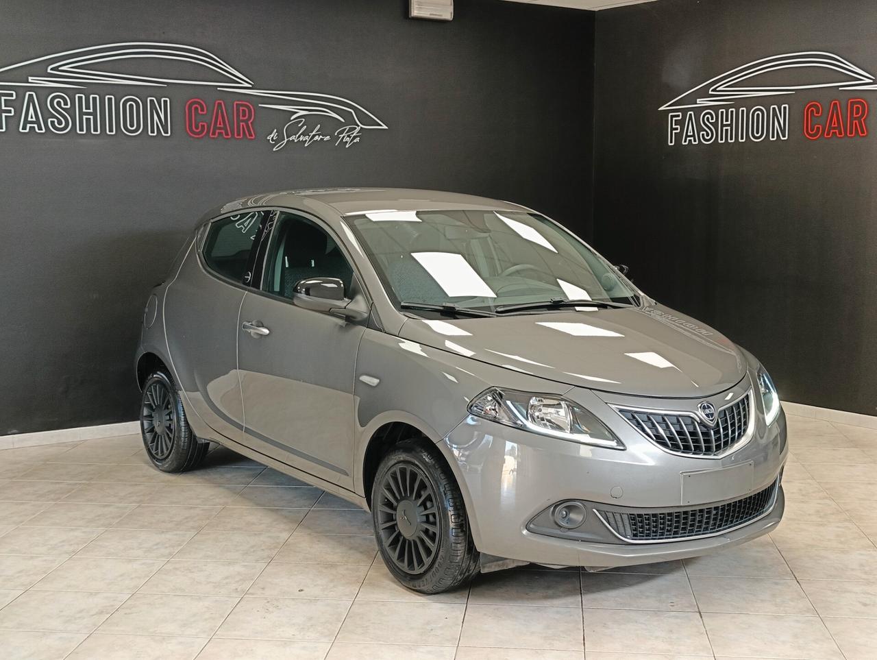 Lancia Ypsilon 1.0 FireFly 5 porte S&S Hybrid Ecochic Silver