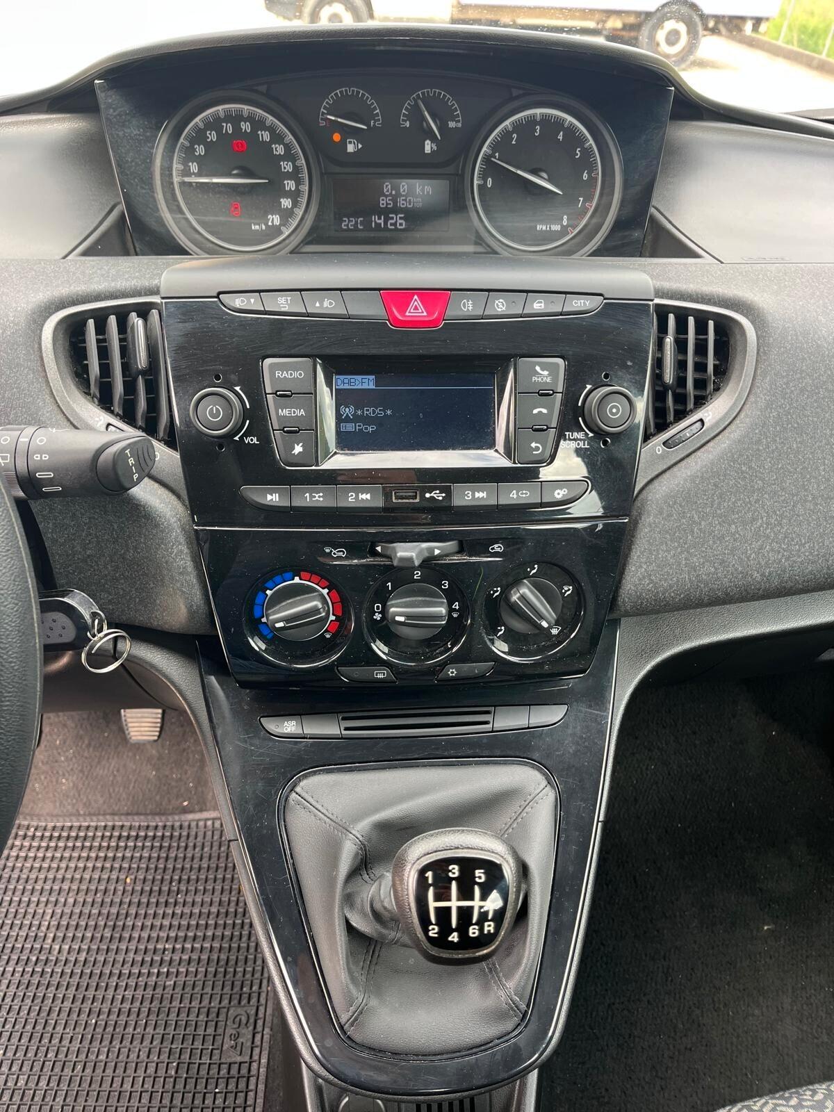 Lancia Ypsilon 1.0 FireFly 5 porte S&S Hybrid Ecochic Silver