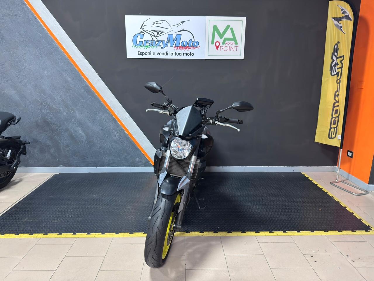 Yamaha MT-07 NIGHT FLUO