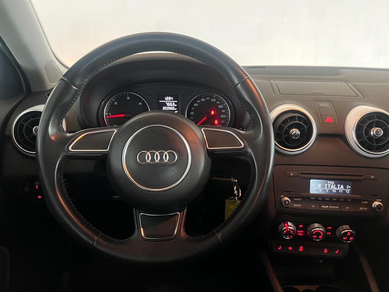Audi A1 spb 1.6 tdi 90 cv S-LINE ESTERNO OK NEOPATENTATI