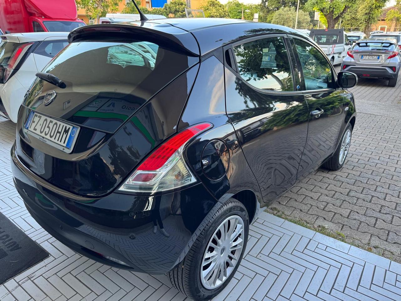 Lancia Ypsilon 1.2 69 CV 5 porte GPL Ecochic Elefantino Blu