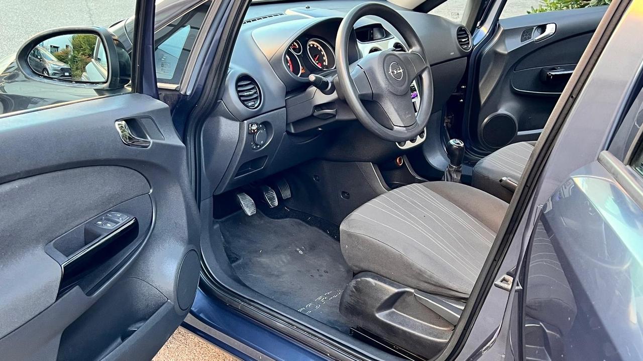 Opel Corsa 1.2 Benzina e GPL adatta a neo patentati