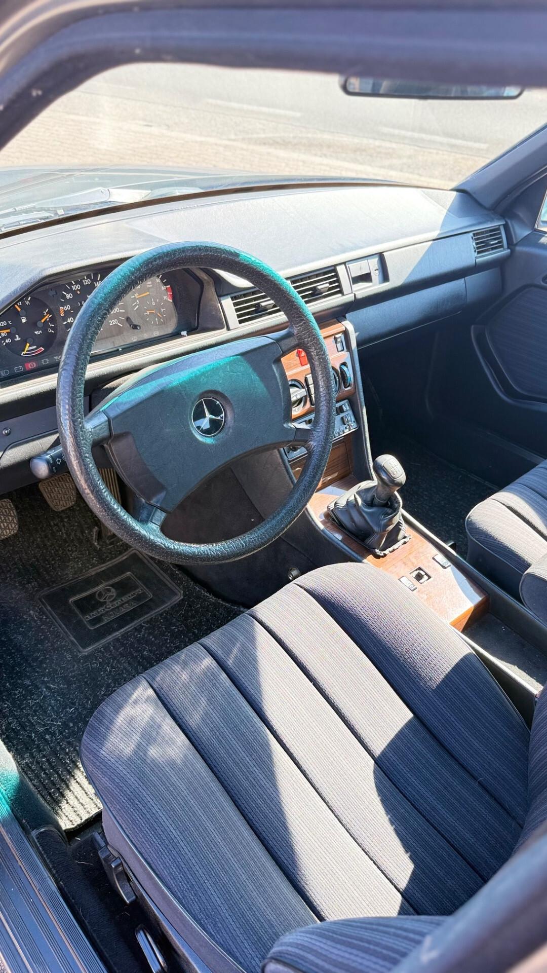 MERCEDES E 200 ARIA CONDIZIONATA