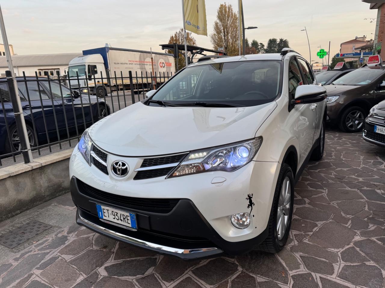 Toyota RAV 4 RAV4 2.2 D-CAT A/T 4WD Lounge gancio traino