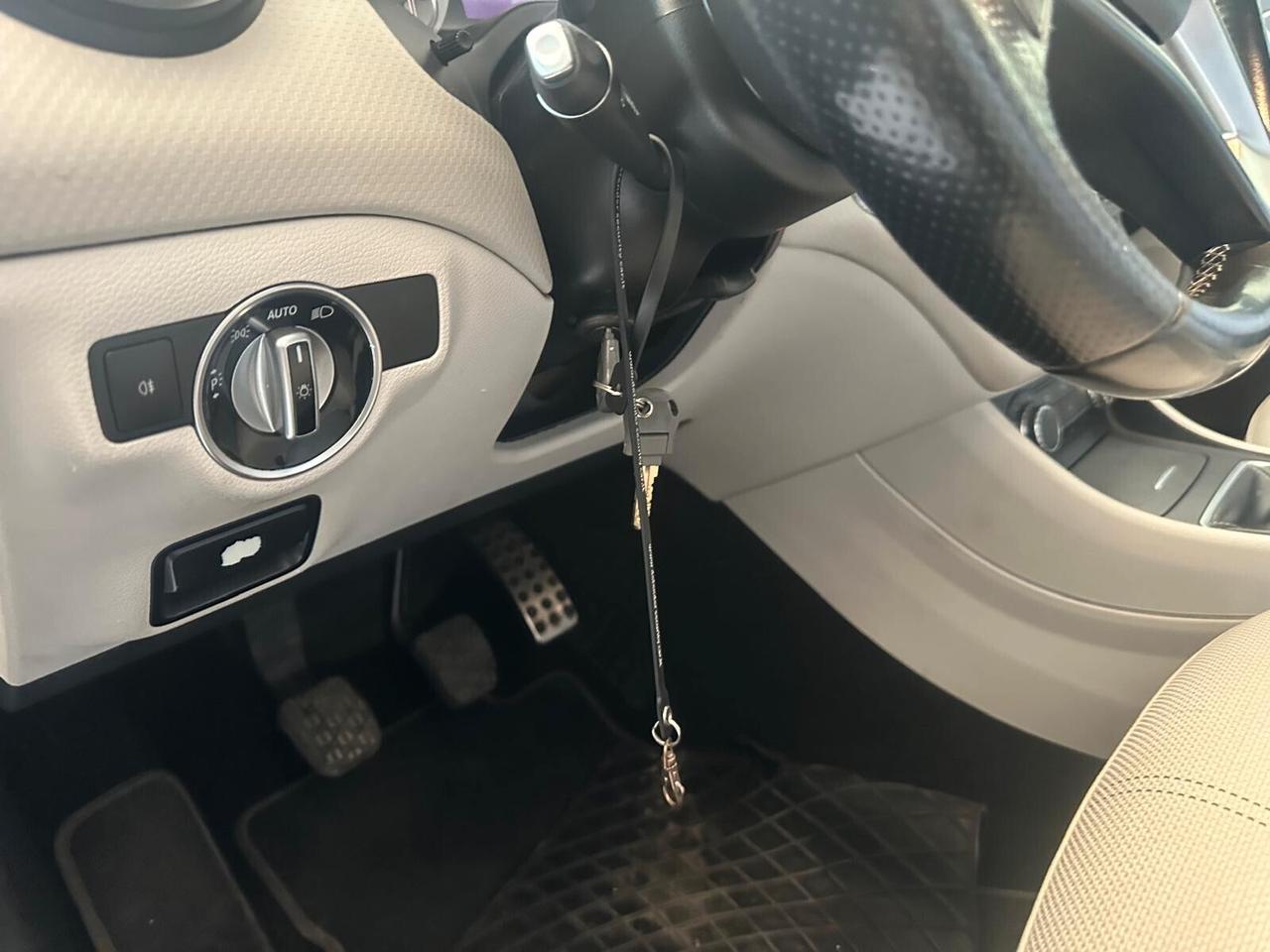 MERCEDES A180 PREMIUM INTERNI IN PELLE... FULL..