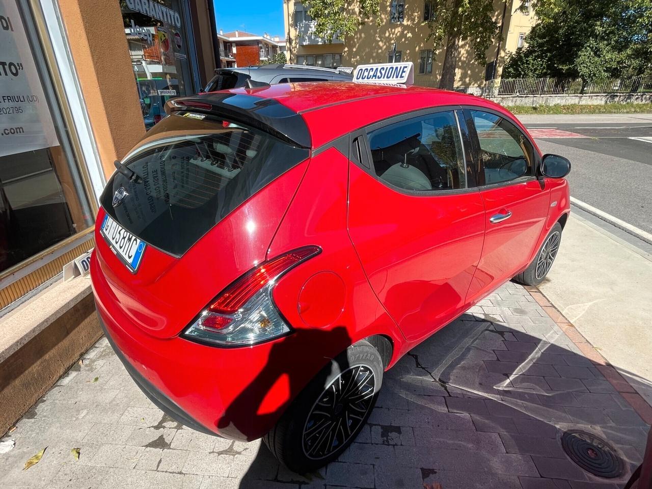 Lancia Ypsilon 1.0 FireFly 5 porte S&S Hybrid Oro