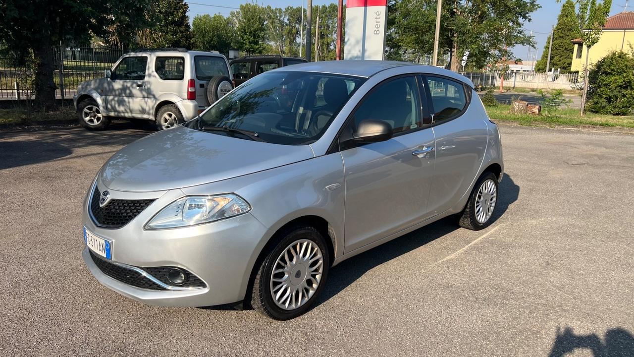 Lancia Ypsilon 1.2 69 CV 5 porte Silver