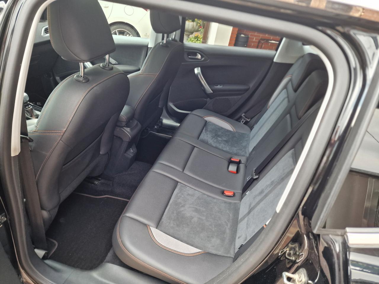 Peugeot 2008 BlueHDi 120 S&S Crossway