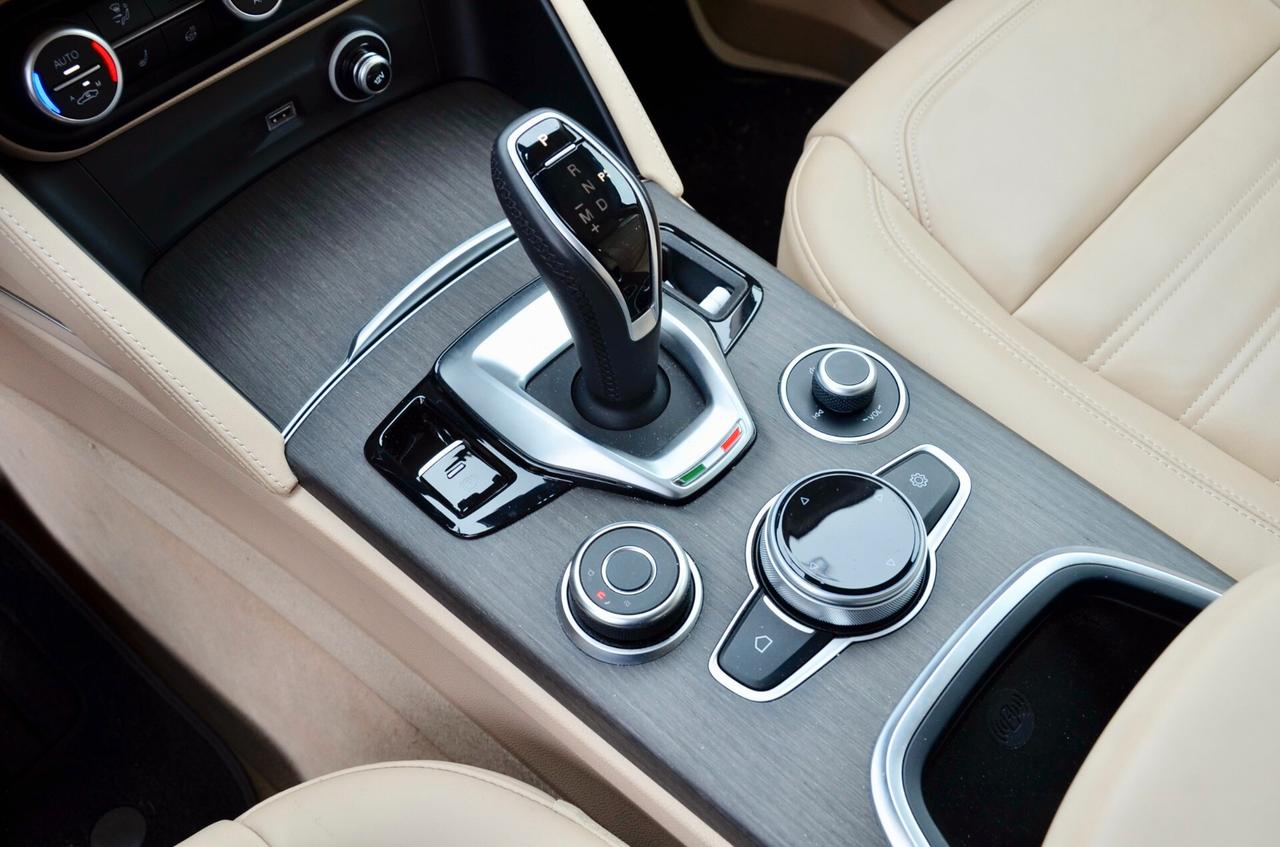 ALFA ROMEO STELVIO 2.2 t 6C VILLA D'ESTE Q4 210cv AUT, ROSSO ETNA, UNICOPROPRIETARIO, SERVICE UFFICIALI, EURO 6D, 21", PERMUTE