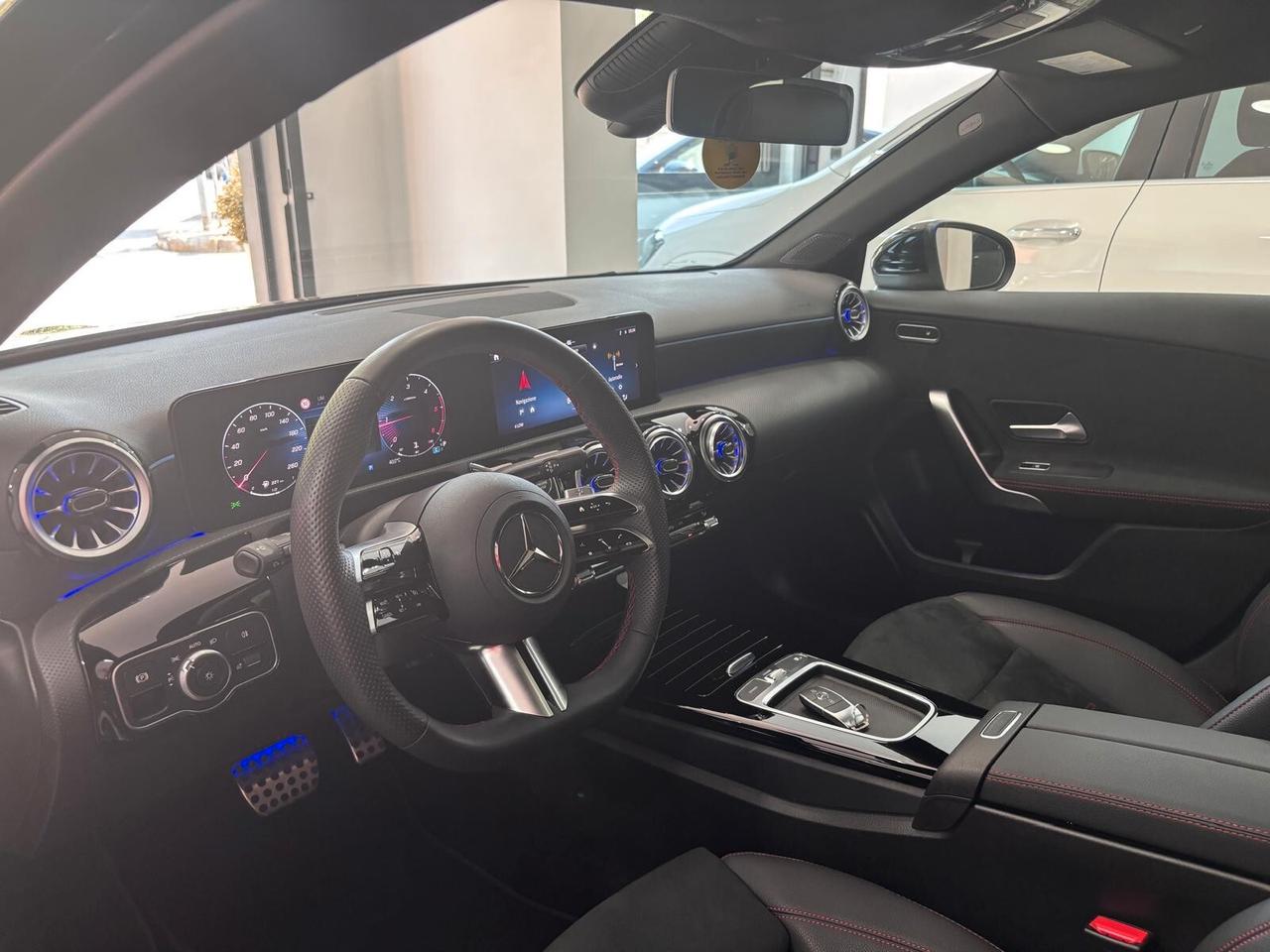 MERCEDES-BENZ A180D PREMIUM AMG TETTO-NAVI-LED