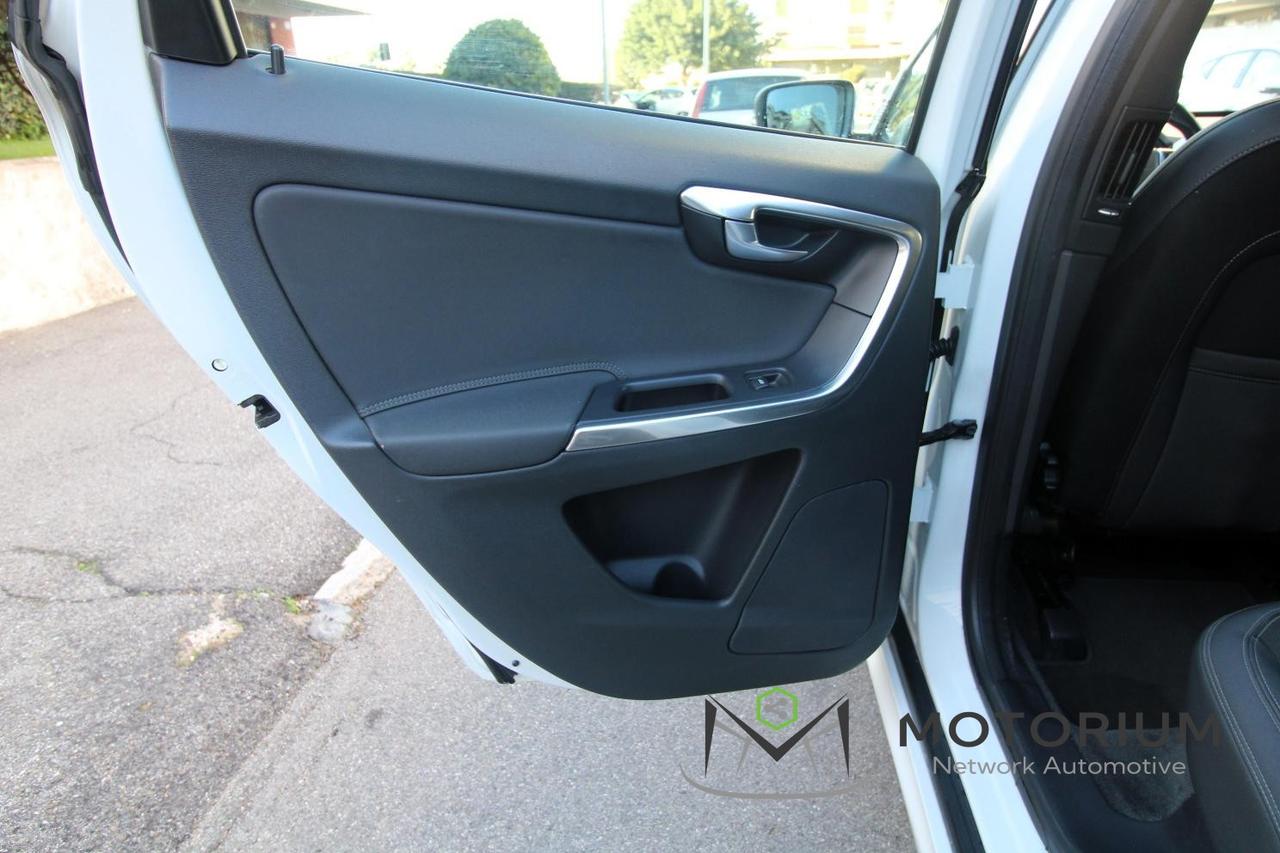 Volvo XC60 D3 Geartronic R-design Momentum