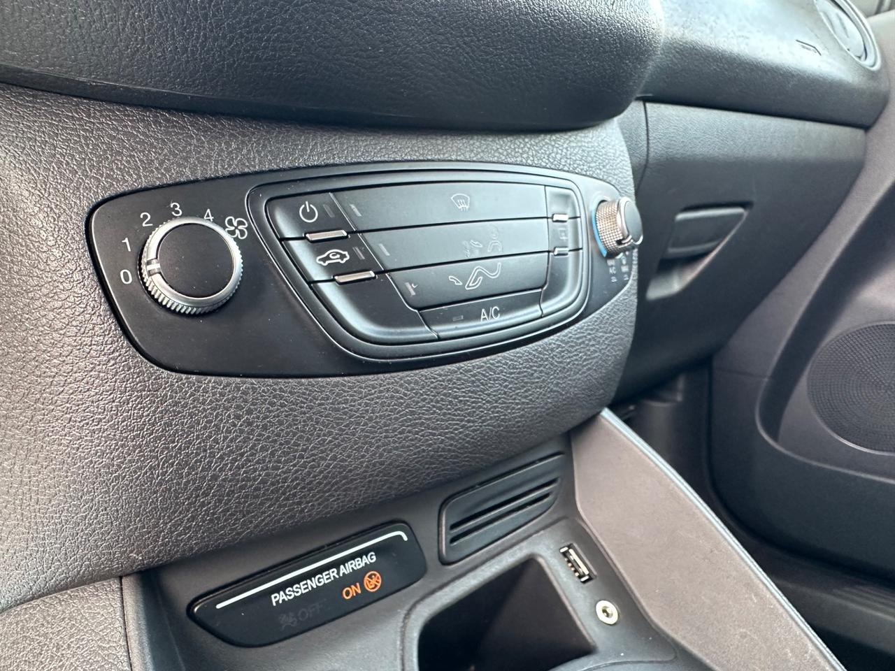 Ford Tourneo Courier 1.5 TDCI 75 CV Titanium