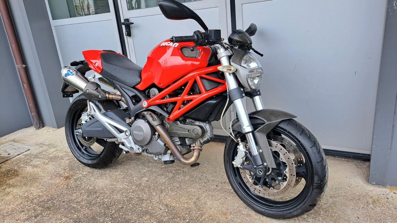 Ducati monster 696