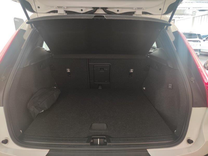 VOLVO XC40 (2017-->) - XC40 B4 AWD AUTOMATICO MOMENTUM