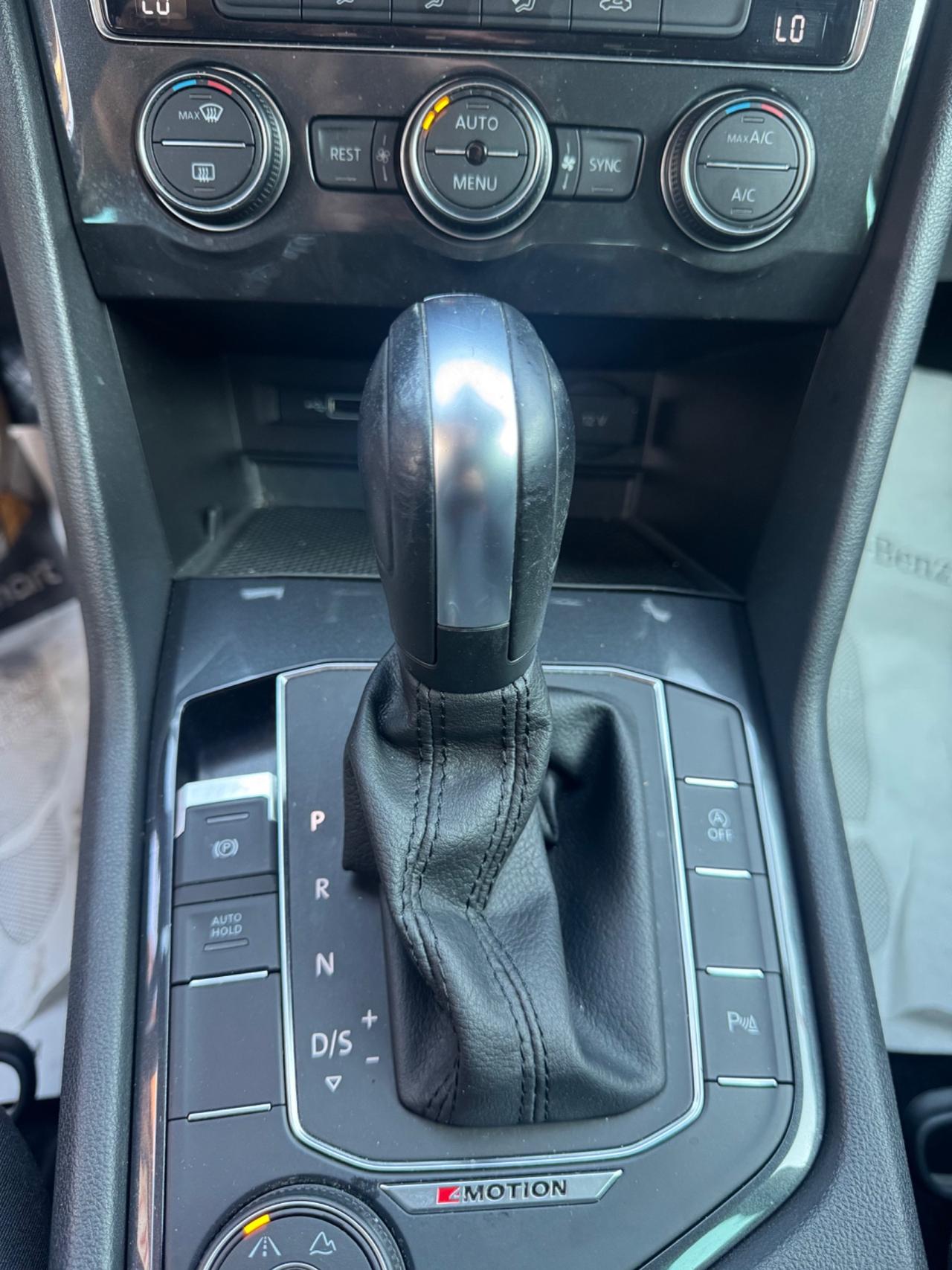 Volkswagen Tiguan 2.0 TDI SCR DSG 4MOTION Business BMT